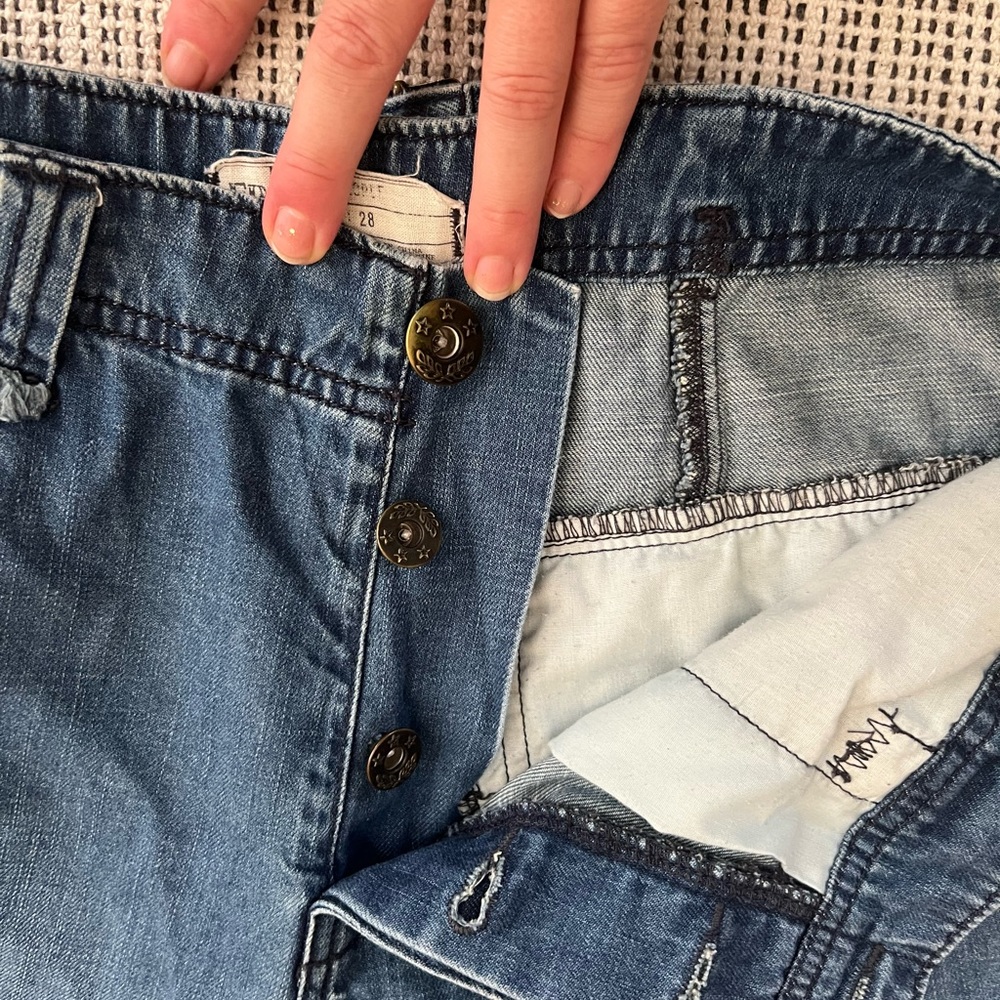 Free People baggy horseshoe jeans cropped. Size 28